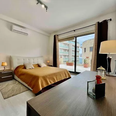 Sea View Penthouse In Tas-sliema Apartment Sliema